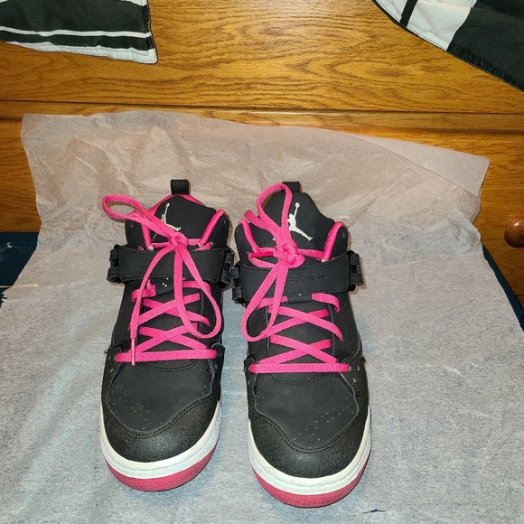 Jordans Black & Pink youth - Picture 2 of 7